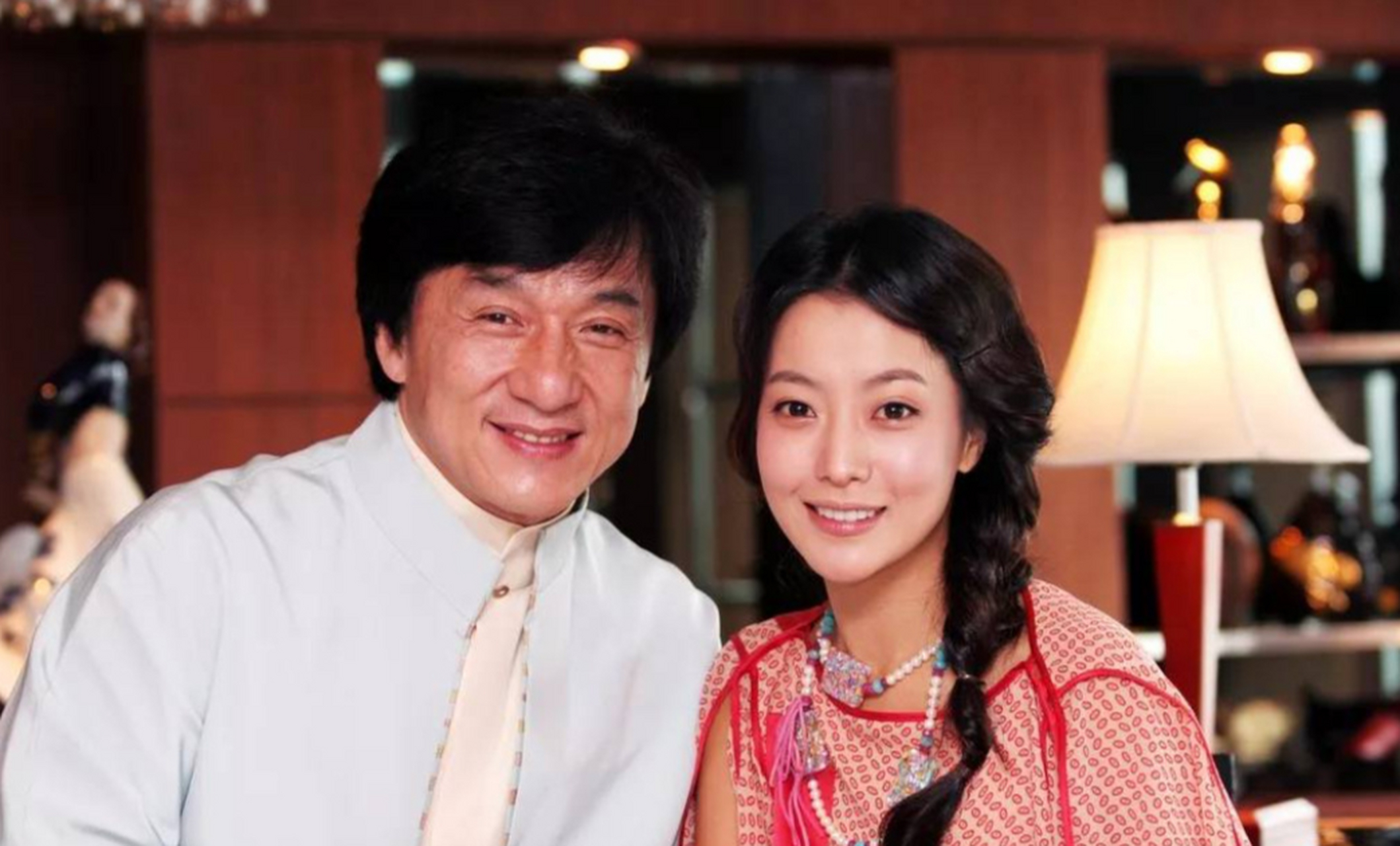 成龙和金喜善,两位亚洲巨星,时隔多年再次携手合作!