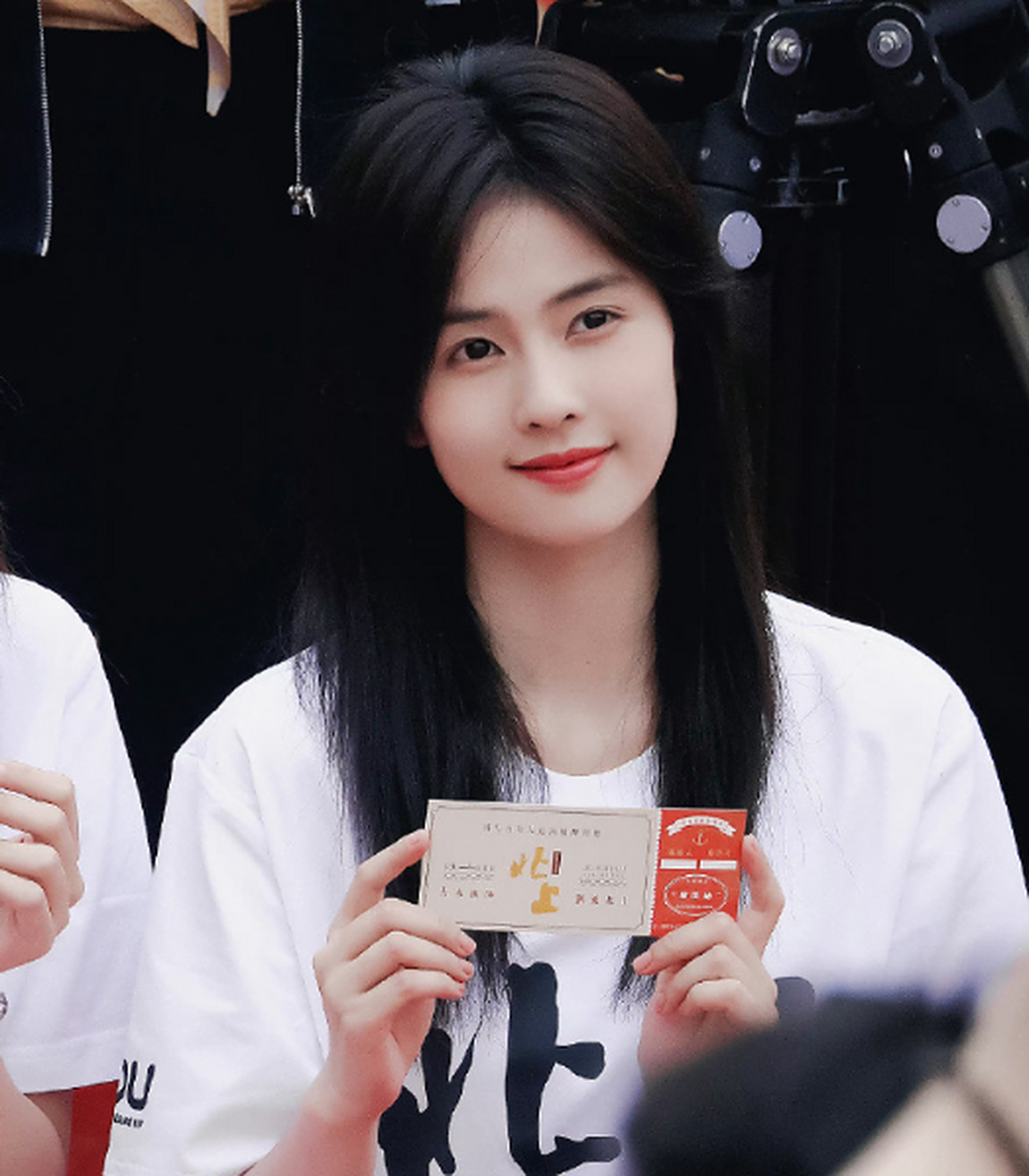 白鹿在《北上》的开机路透造型好温柔!  完全没有之前路透生图里的憔