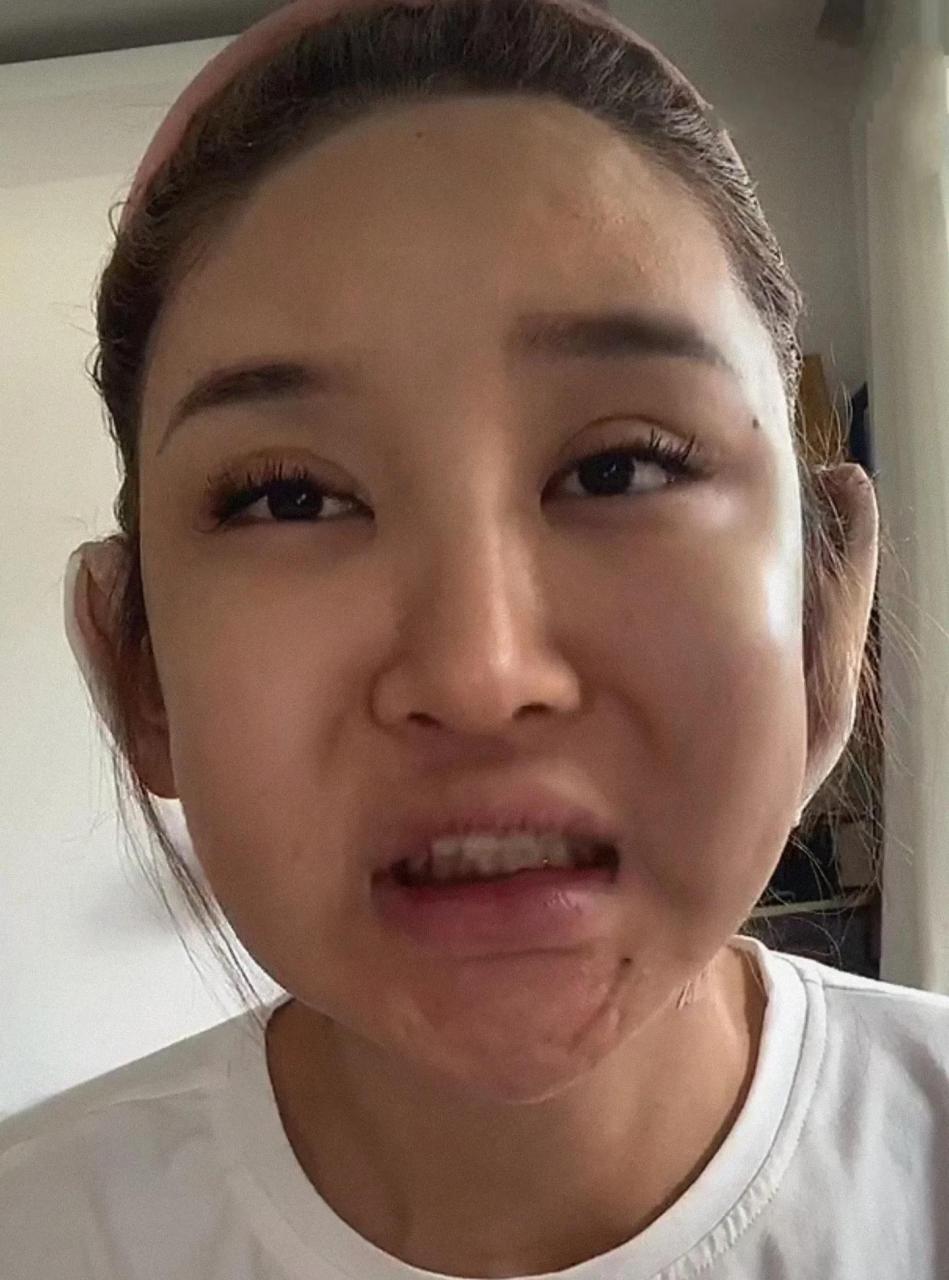 " 她说自己叫桃花宝宝是有原因的,16岁左右,是她最高光的时刻,那时候