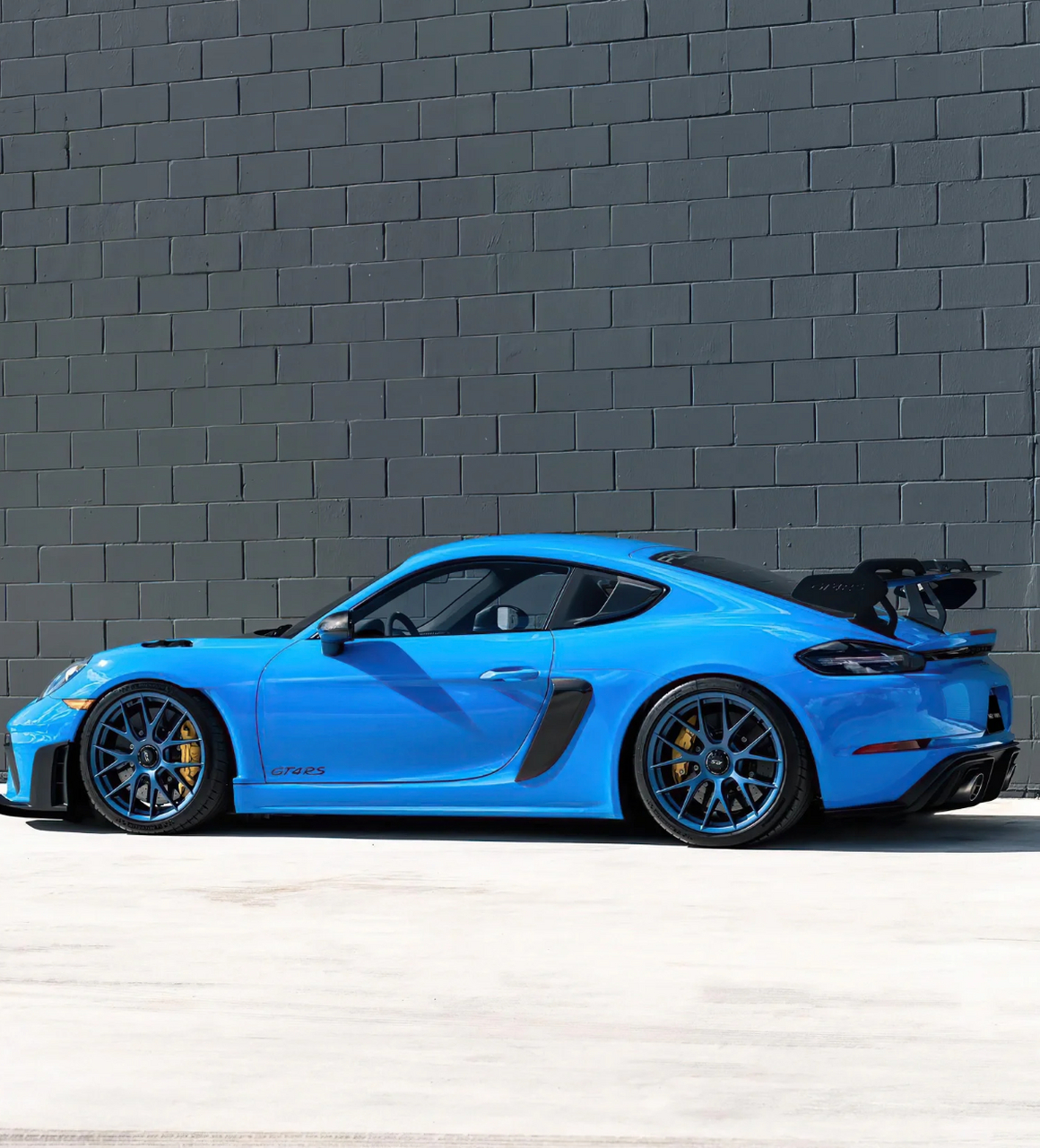 爱上盐系运动风的蓝色车 盐系运动风的蓝色车衣凭借其清新,动感的特点