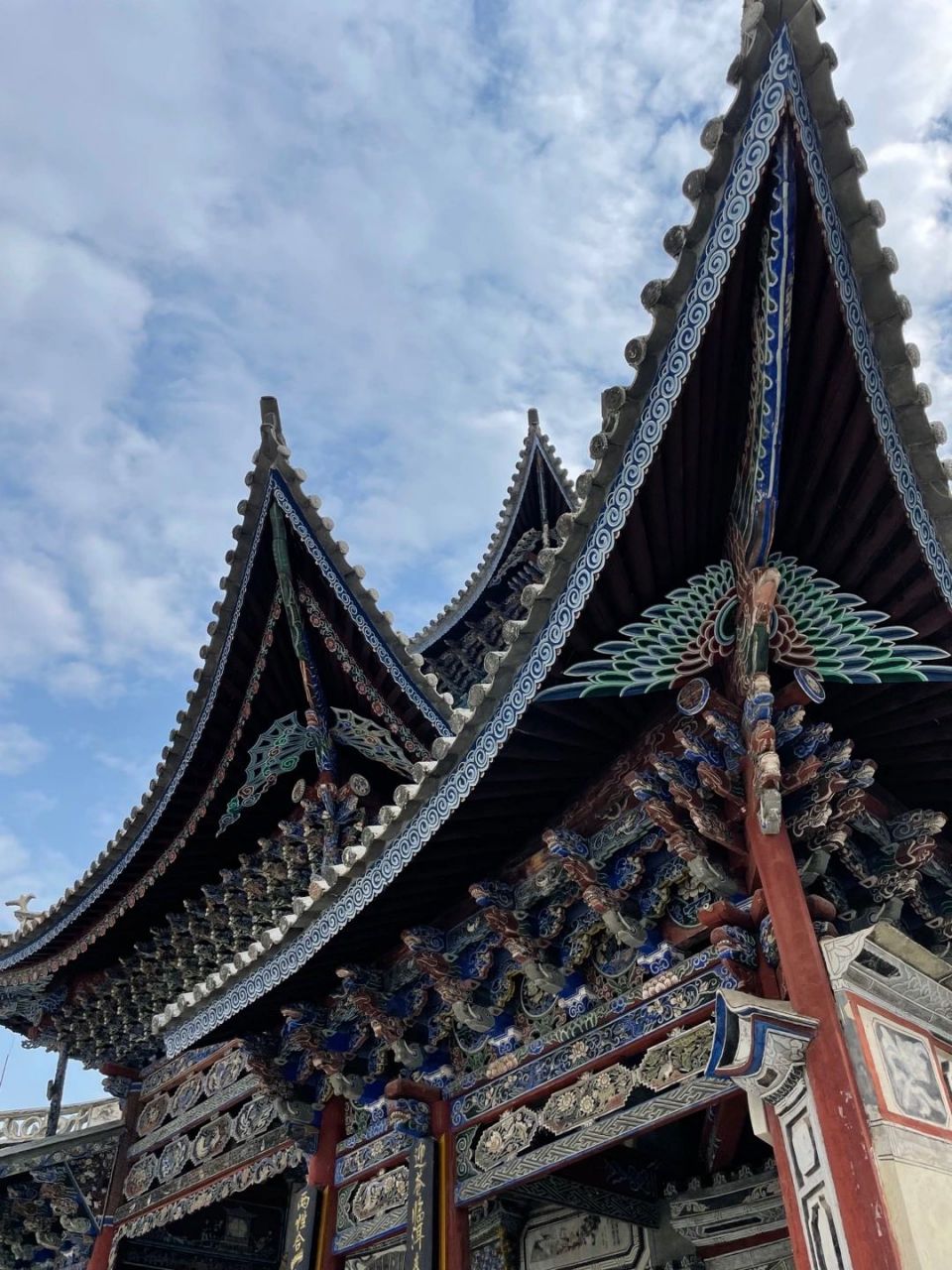 白族建筑传统营造方式与西洋建筑形态相融合的大理天主教堂"圣三堂"
