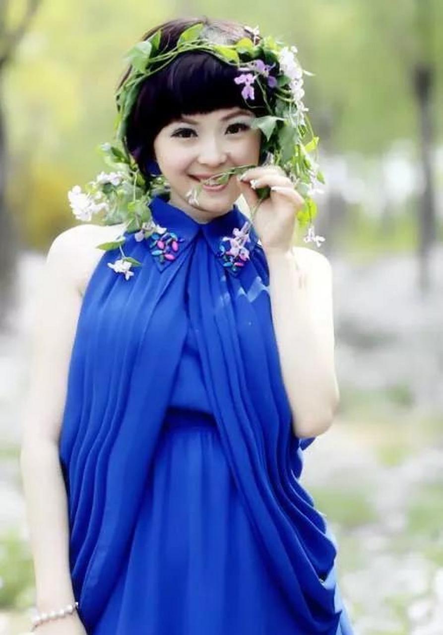 央视主持人栗娜:甜美可人,亲和力十足