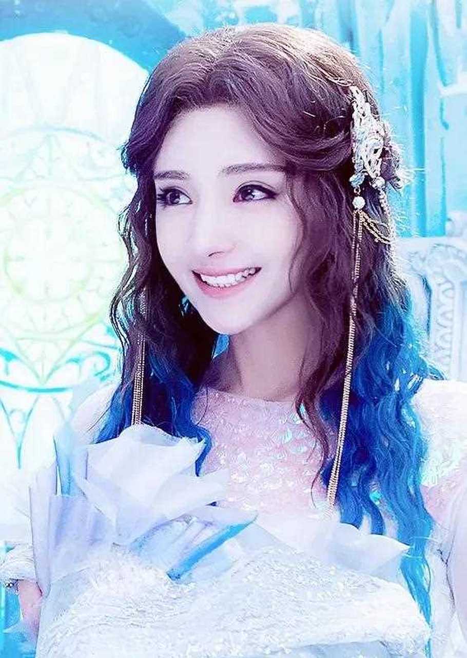 《幻城》中岚裳的服装造型,麦迪娜还是挺适合古装的!