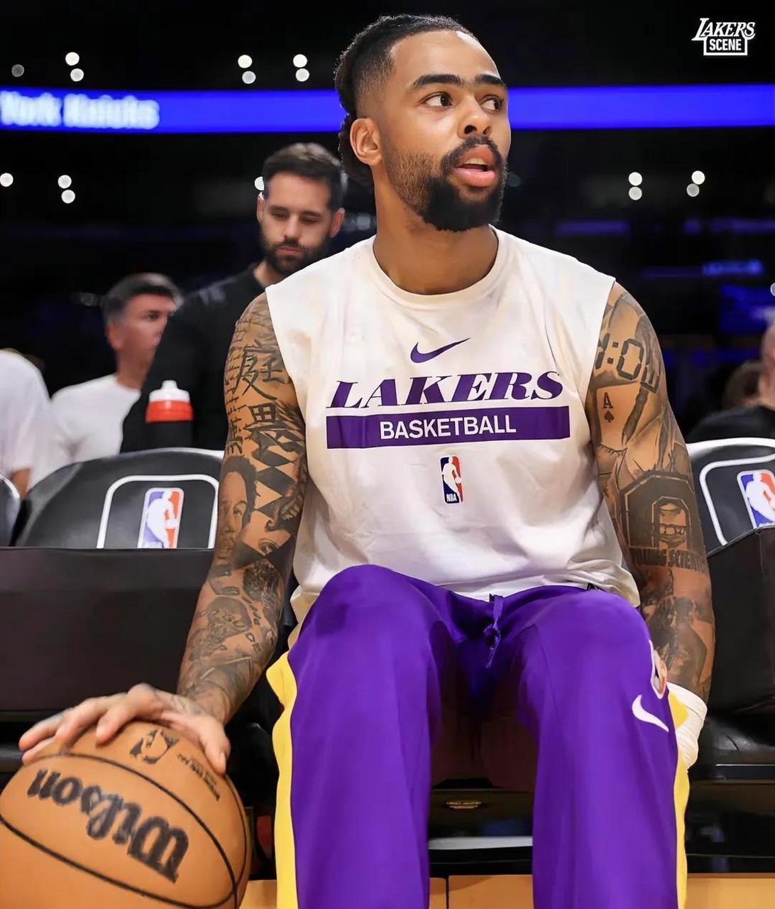 丹吉洛-拉塞尔职业生涯荣誉及数据: 今年27岁的拉塞尔