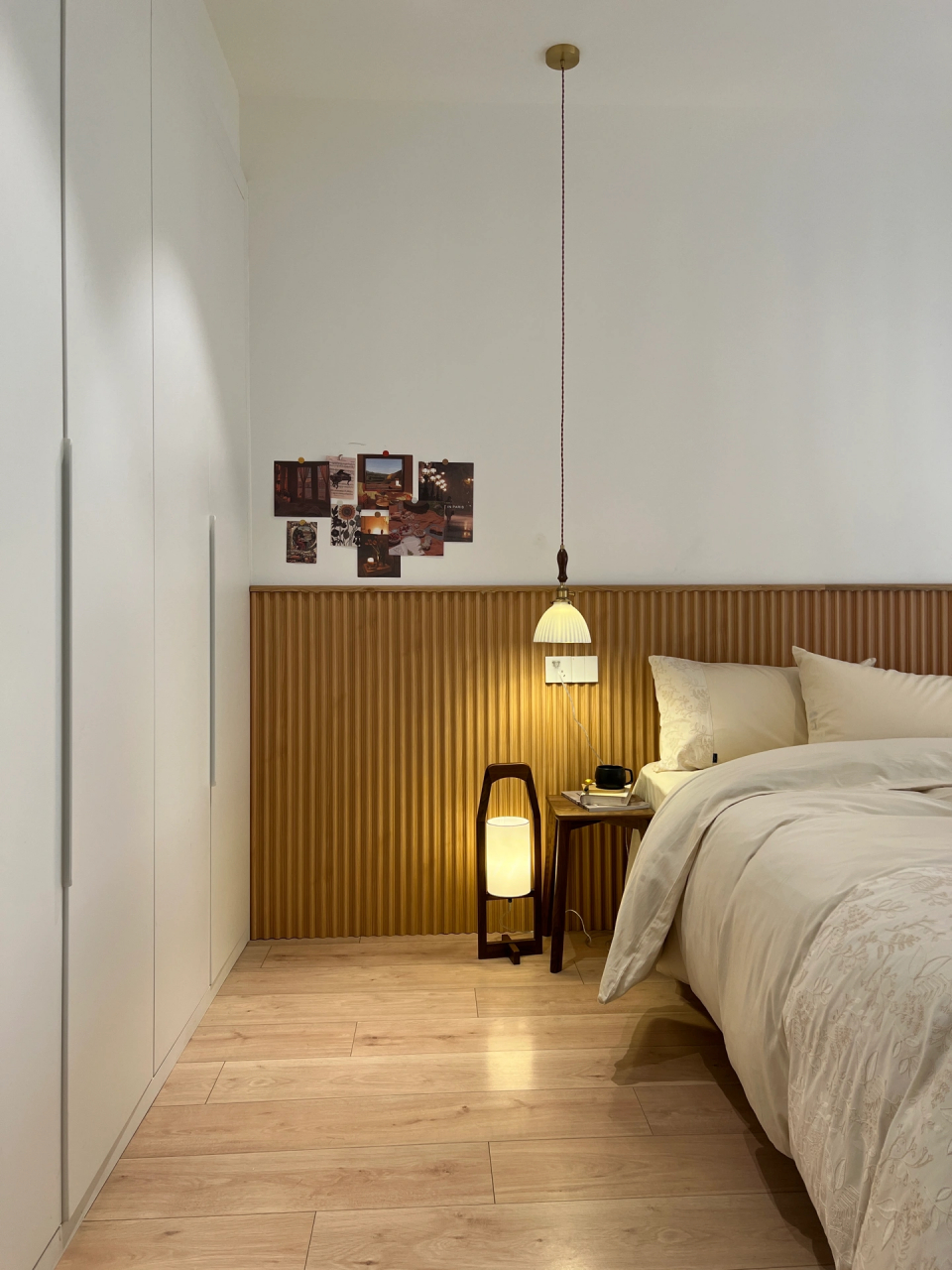 终于有了原木风的小卧室啦 木百叶窗 纱帘, 床架 格栅板背景 四件套和