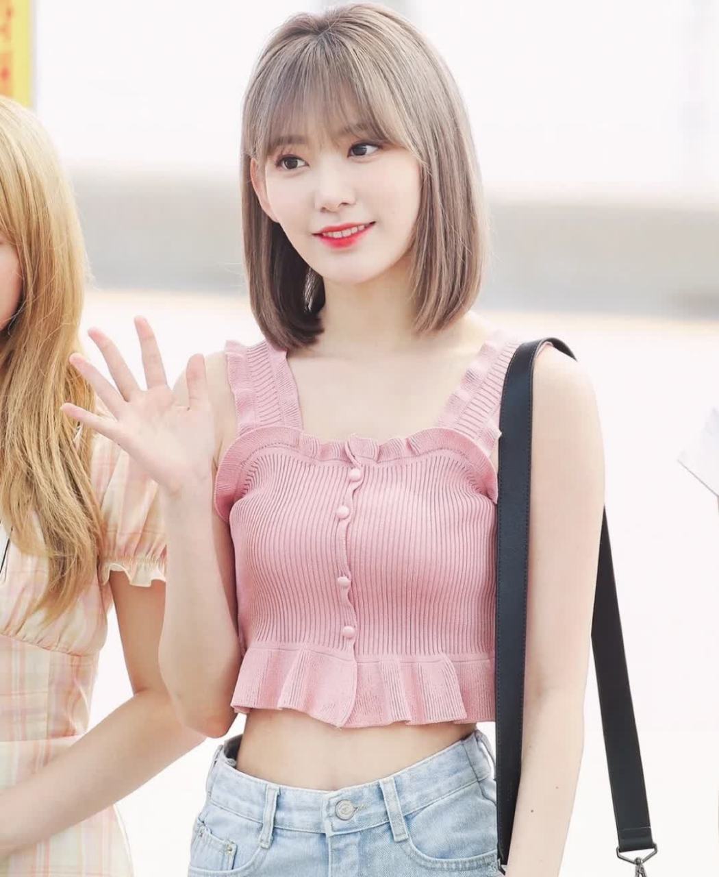 很喜欢izone时期的小樱花.