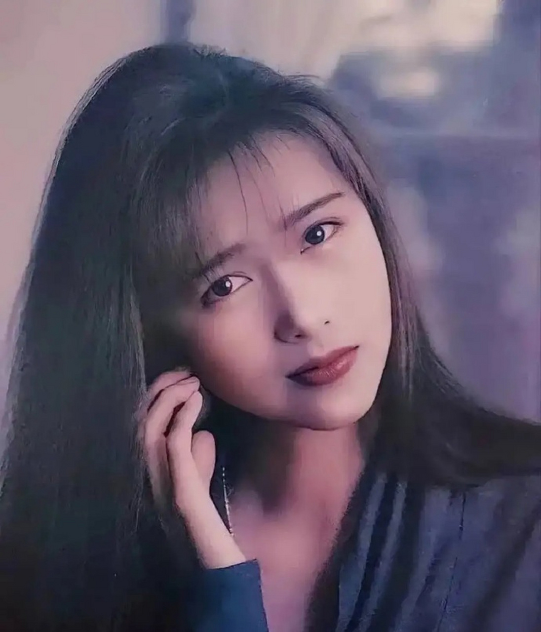 看过年轻时的工藤静香,再看看如今53岁时的这般模样,就懂得她为什么会