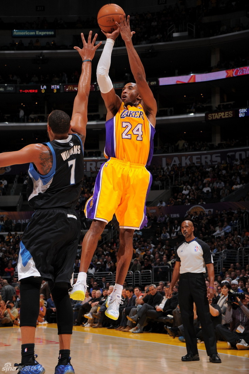 科比后仰跳投美如画
