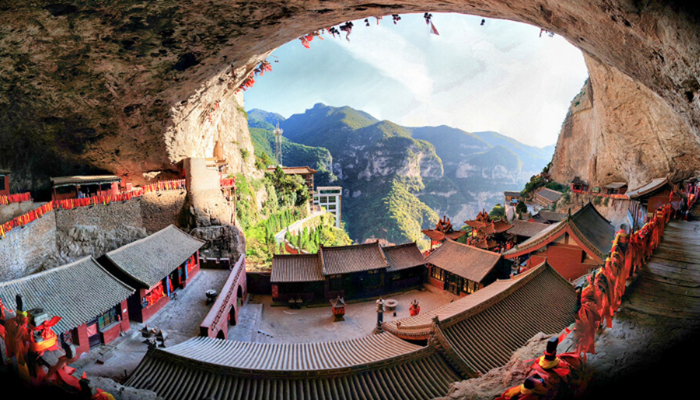 绵山,绵山,位于山西省介休市绵山风景区内,绵山是一座历史名山,早在