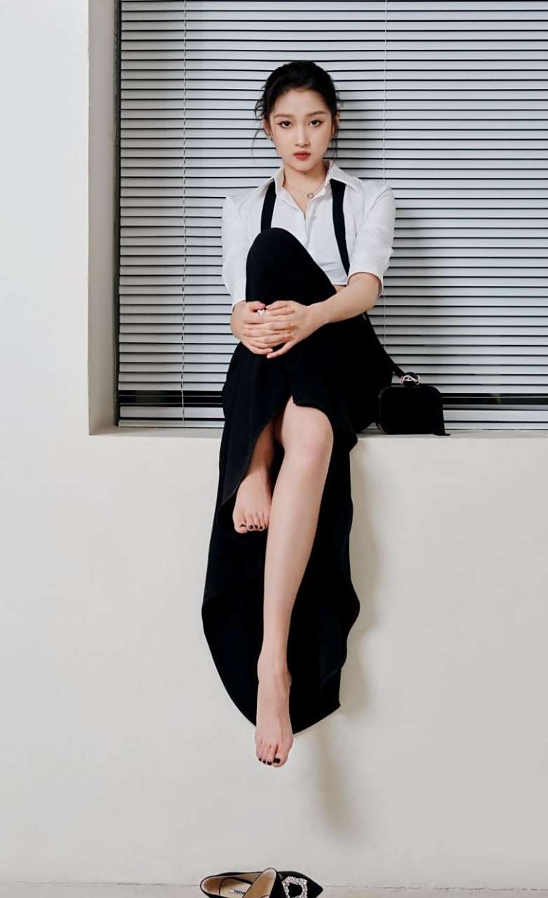 关晓彤  美腿玉足合集‖这腿又长又美,简直绝了