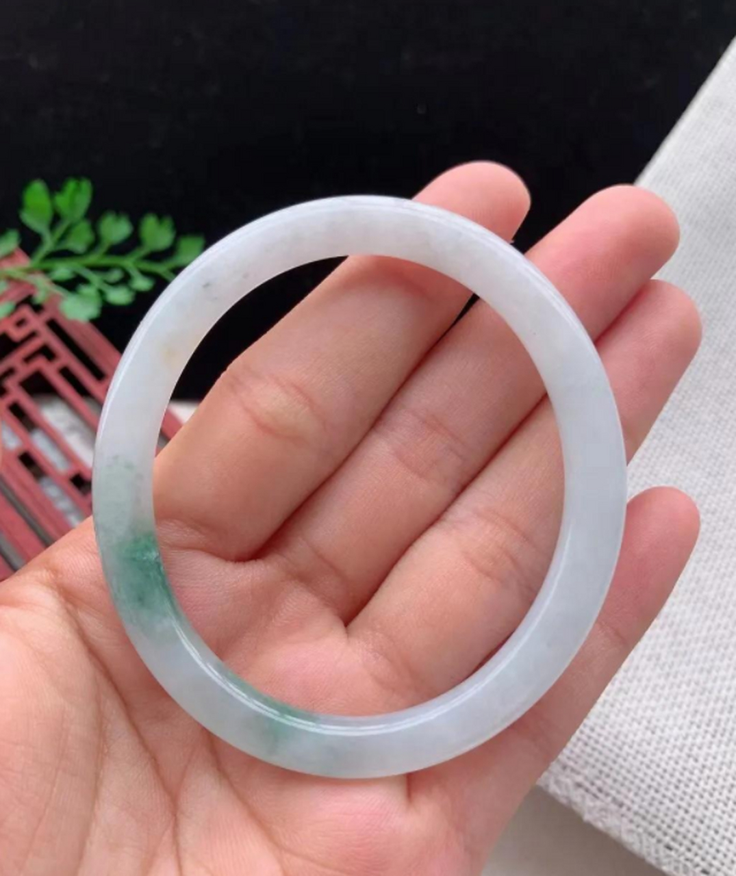 德钰轩珠宝##点击头像看直播# 霞姐想要一款贴合手腕的手镯,于是就找