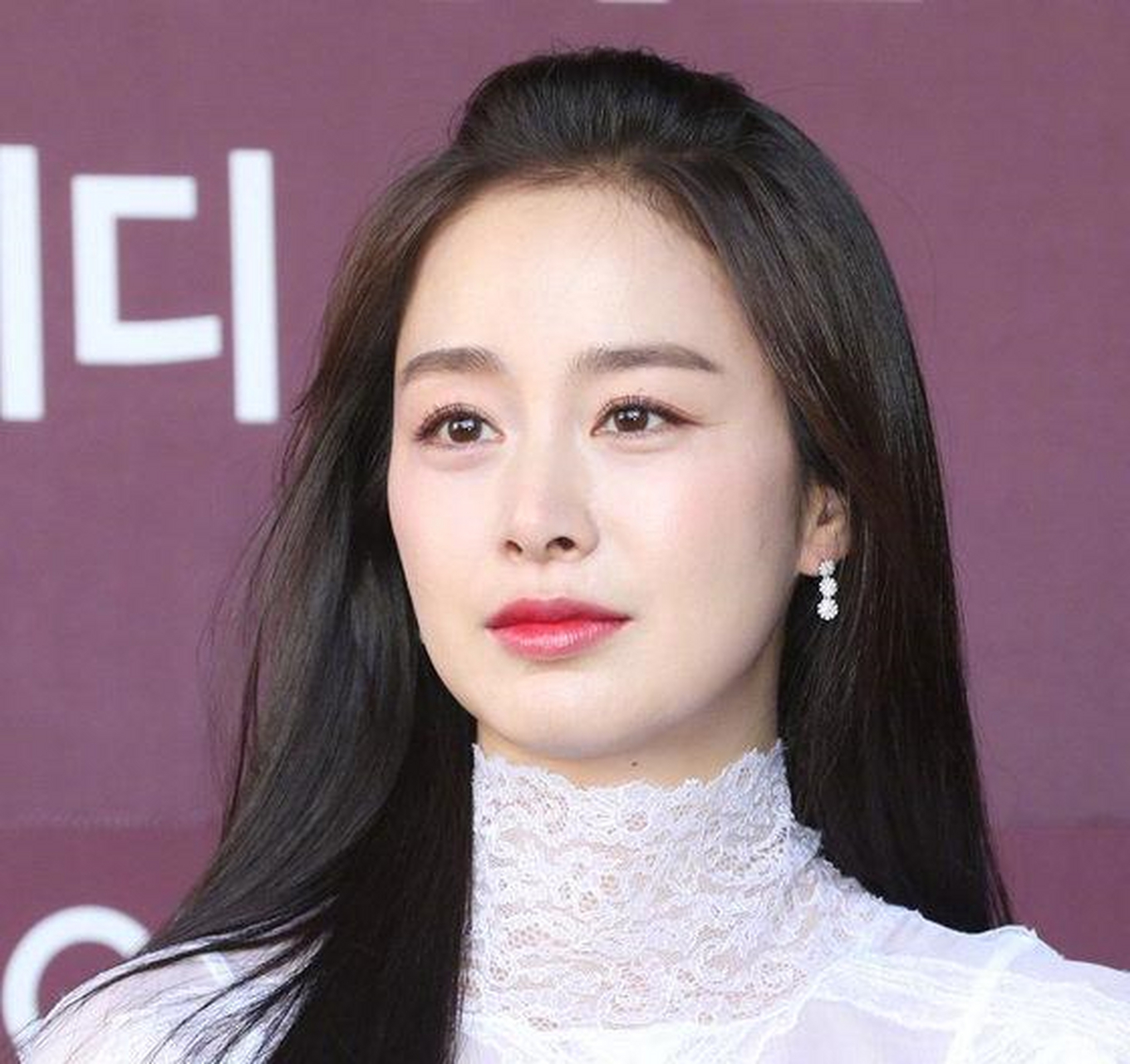 组图:金泰希二胎后首次公开亮相 甜笑迷人鱼尾纹更显韵味[太开心]