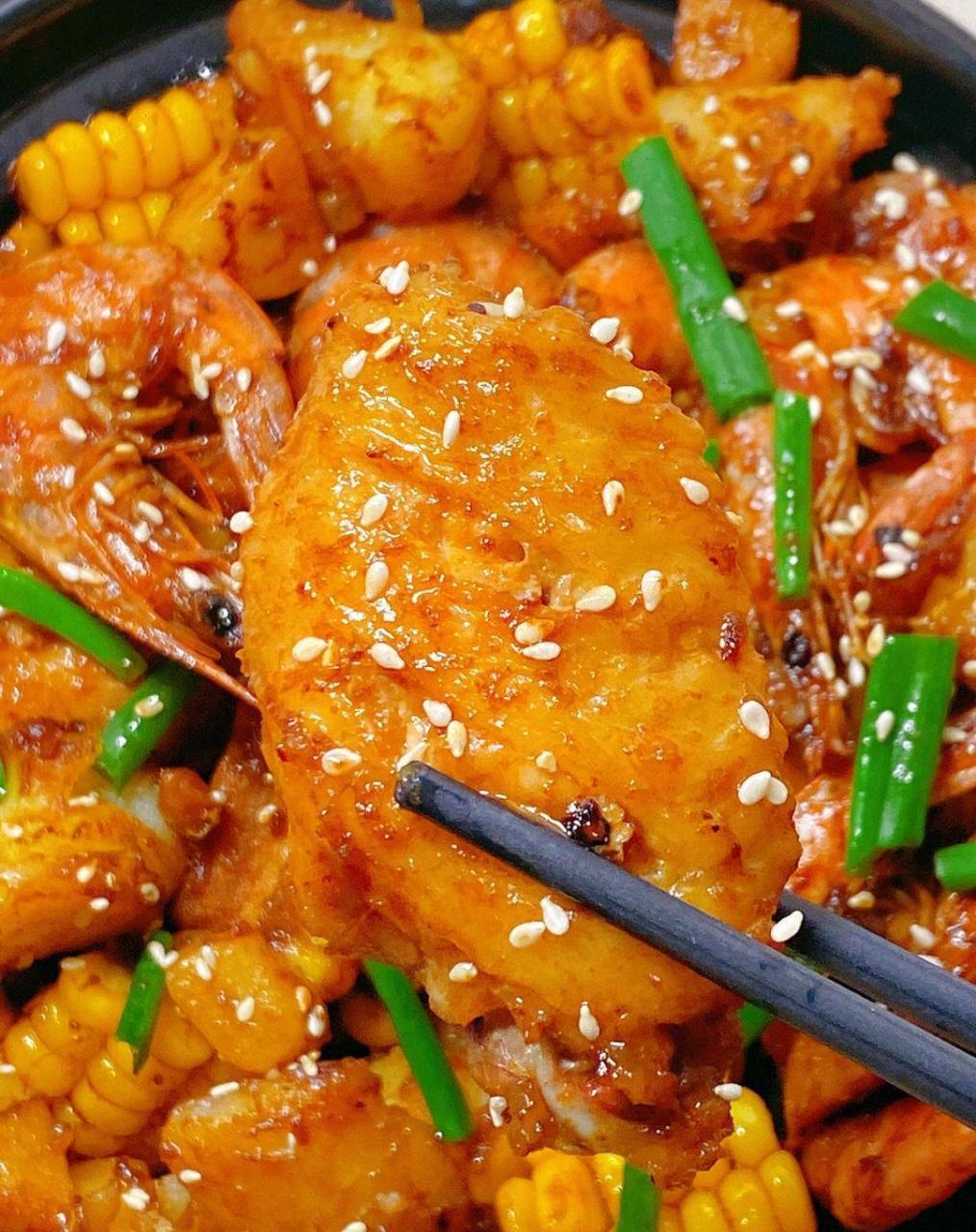 好吃到汤汁都不剩97鲜虾鸡翅煲无敌下饭[鸡蛋]今天分享鲜虾鸡翅煲