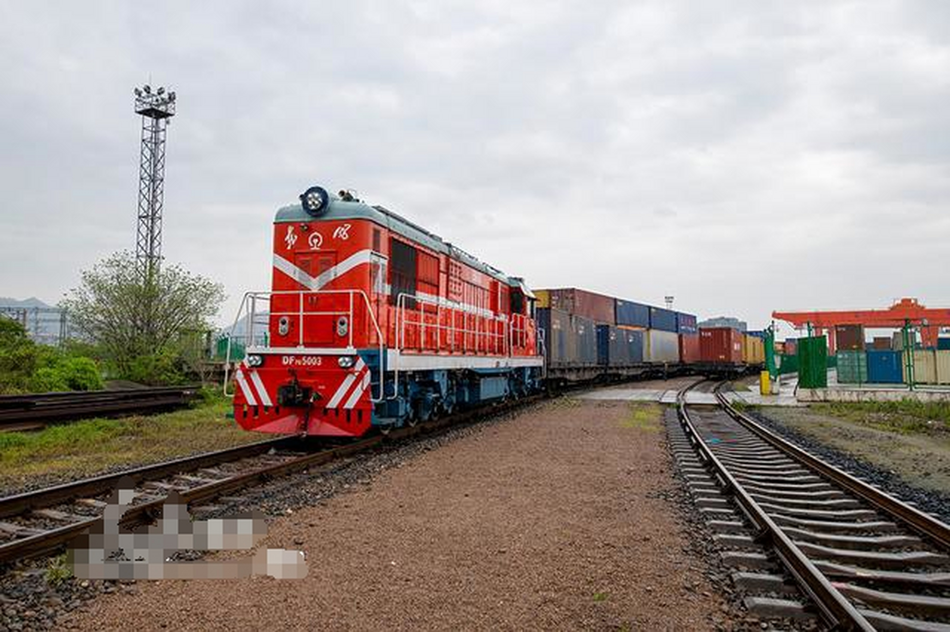 据最新数据,截止截至7月26日,"义新欧"中欧班列义乌平台累计发行突破