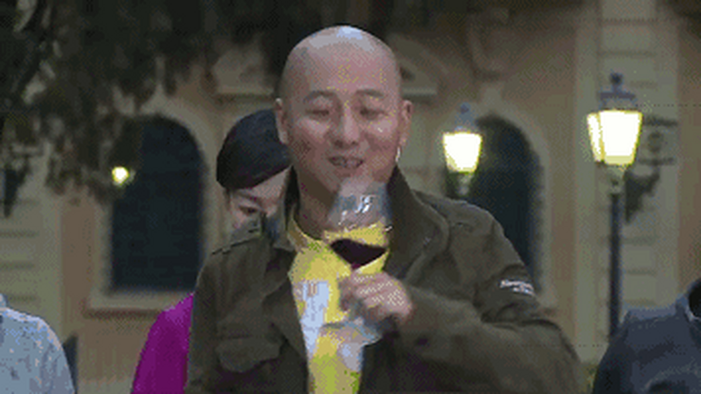 周晓鸥饰演的吴天虽然在电视剧一开始就被刘华强打死,但在整部剧中