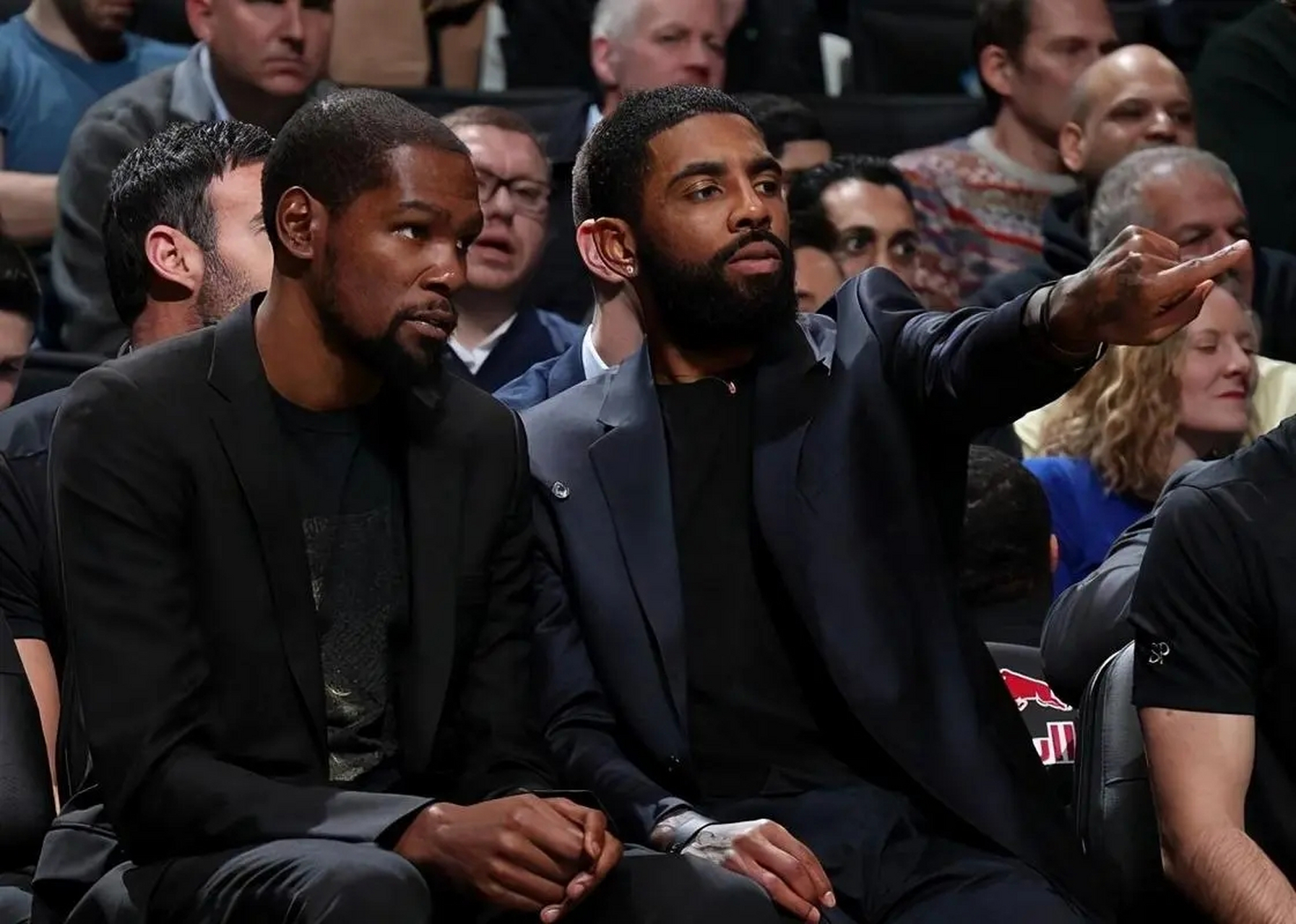 凯里-欧文计划在自由球员市场开启后与太阳会面.