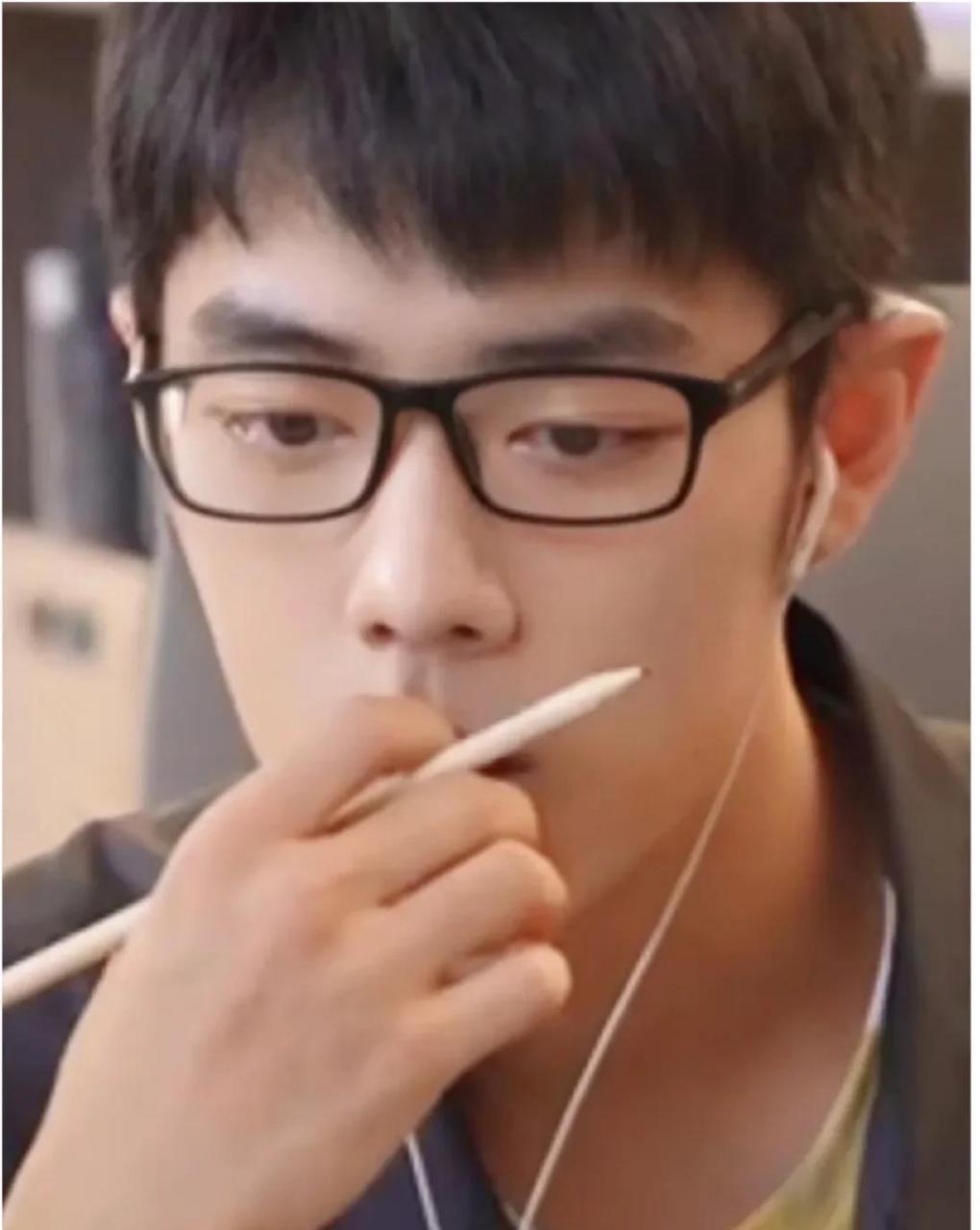 肖战素人旧照曝光 这难道就是平行世界的设计师?#肖战