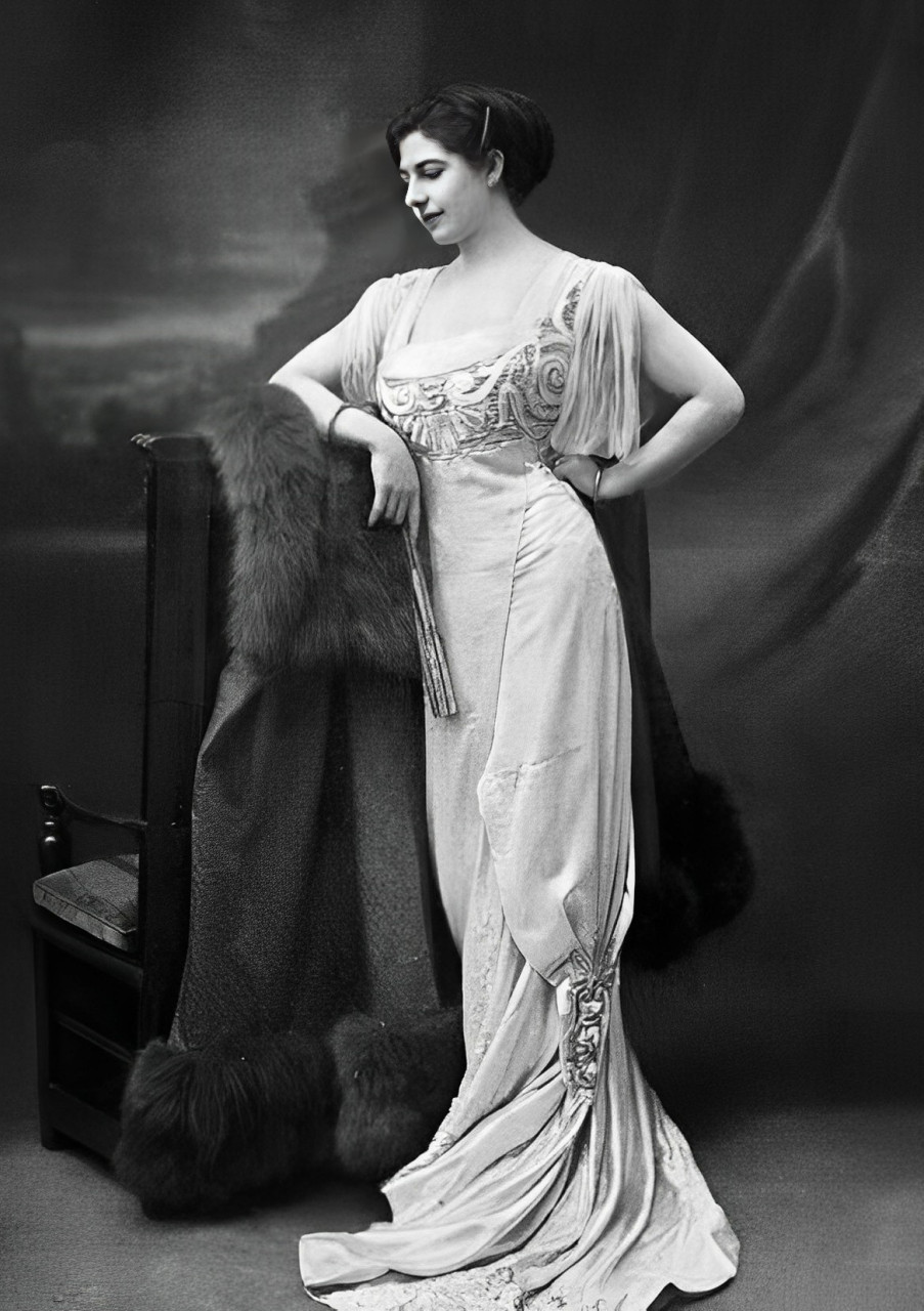 玛塔·哈莉迫使周璇留在两国之间,也许是为了钱,也许是出于需