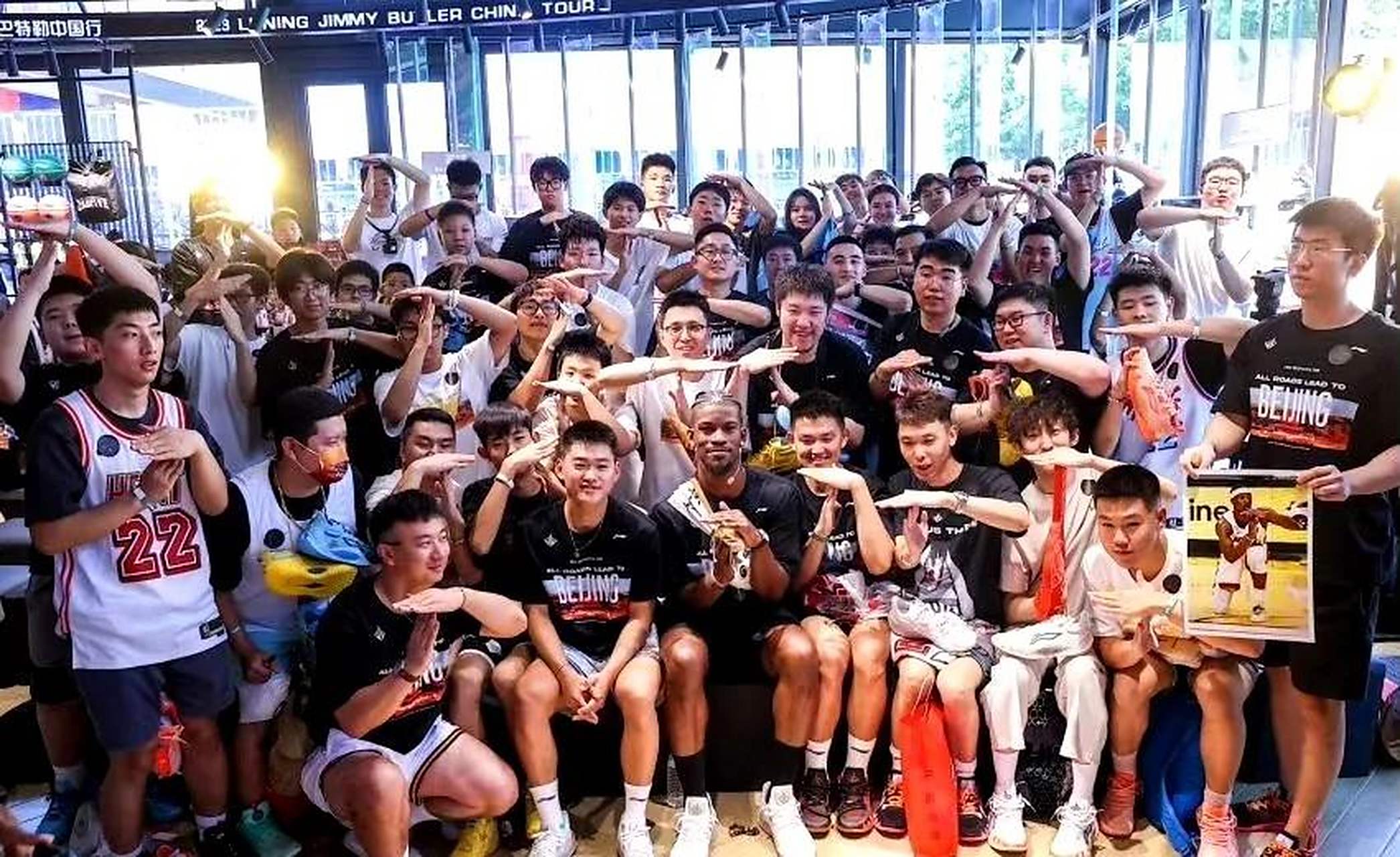 nba球星巴特勒中国行,他在这里感受到了中国球迷的热情,同时他也享受