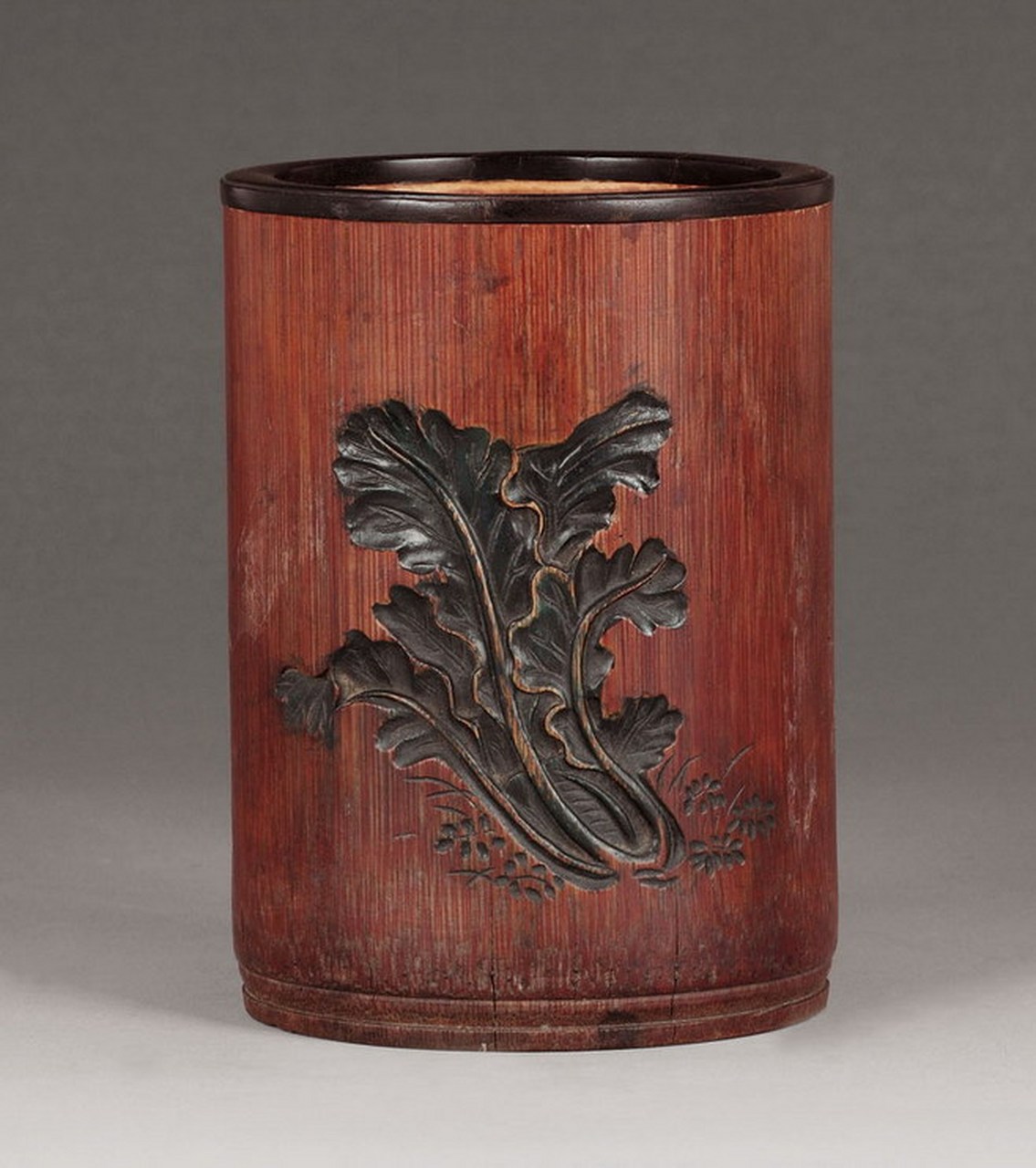 文房雅器·明清竹雕笔筒.  明清时期的竹雕艺术深受文人雅士的喜爱.