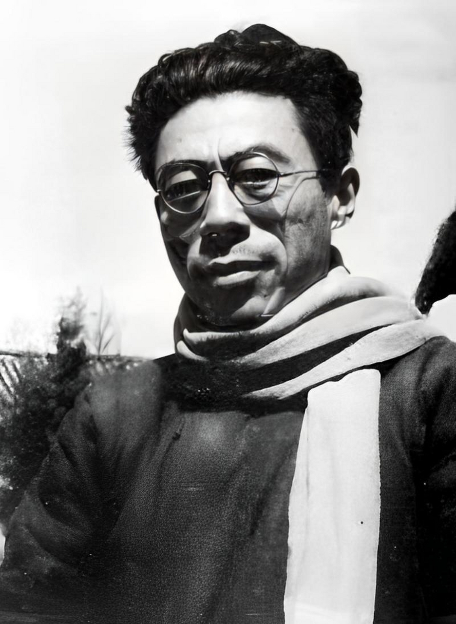 "刘文典恭敬地回答."就你?"辜鸿铭冷笑地瞥了他一眼.