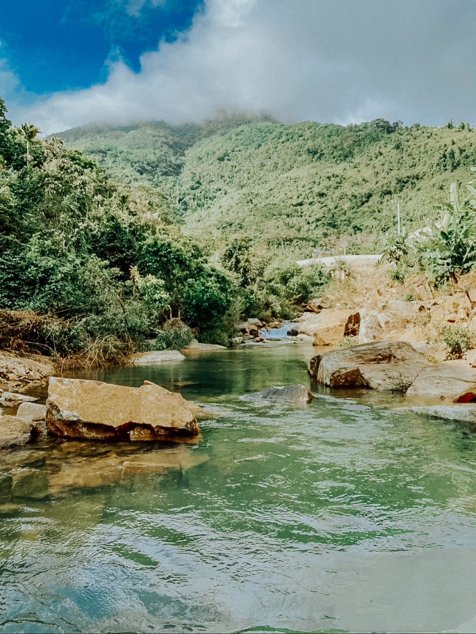 万宁  日月湾铜铁岭仙女潭瀑布 上次去 万宁 没来得及去大理瀑布,就去