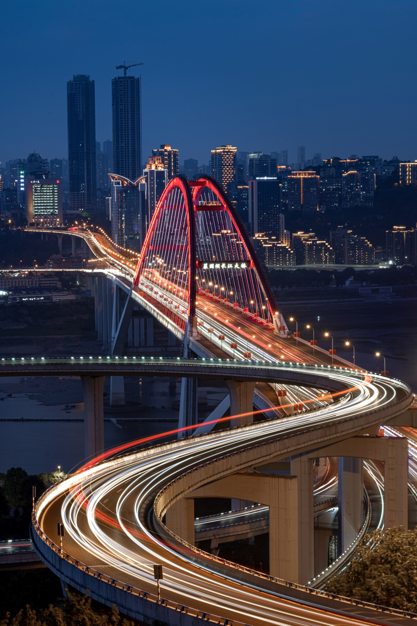 桥都  图源米拍@光合作用  #长江大桥# #重庆# #旅行# #摄影#  1,地点