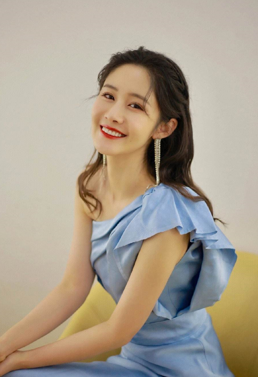 梁田从芒果离职:微笑跟过去道别,近日芒果台年轻主持人梁田,在社交