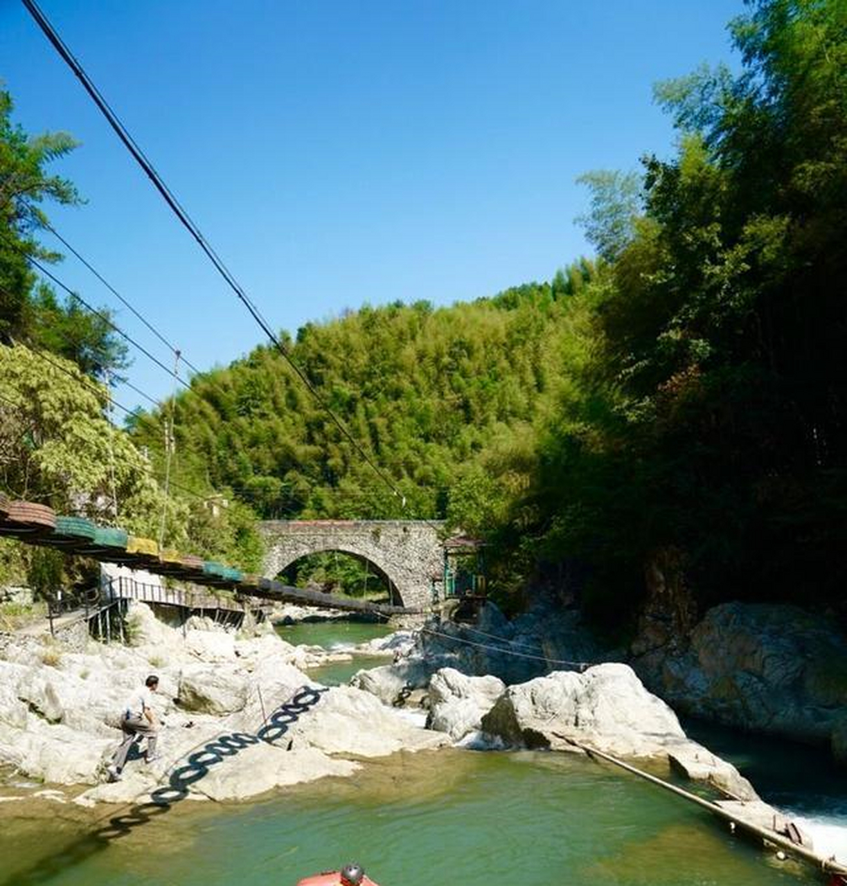 温州泽雅漂流 泽雅漂流位于温州市泽雅风景区内,作为长三角十大漂流之
