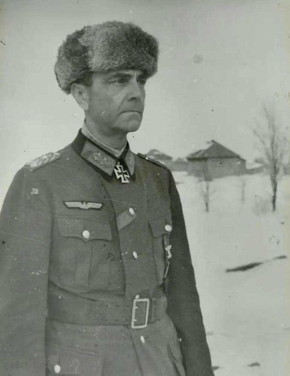 1957年2月1日,保卢斯元帅病逝,享年67岁,巧合的是,14年前的这一天,正