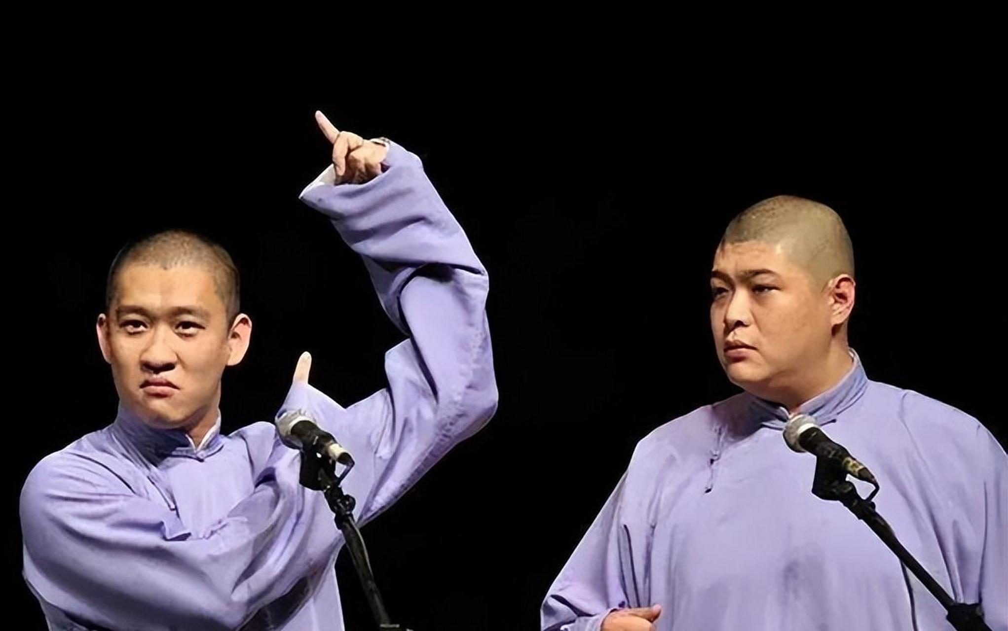 曹云金与老搭档刘云天开启同框直播,引来数万名网友观看,曹云金当众