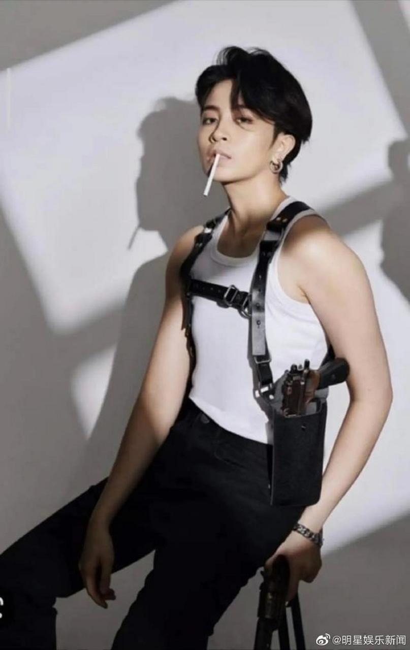 吃个越娱的瓜,浪姐4的一公舞台,越南歌手芝芙唱了《叮叮当当》,而