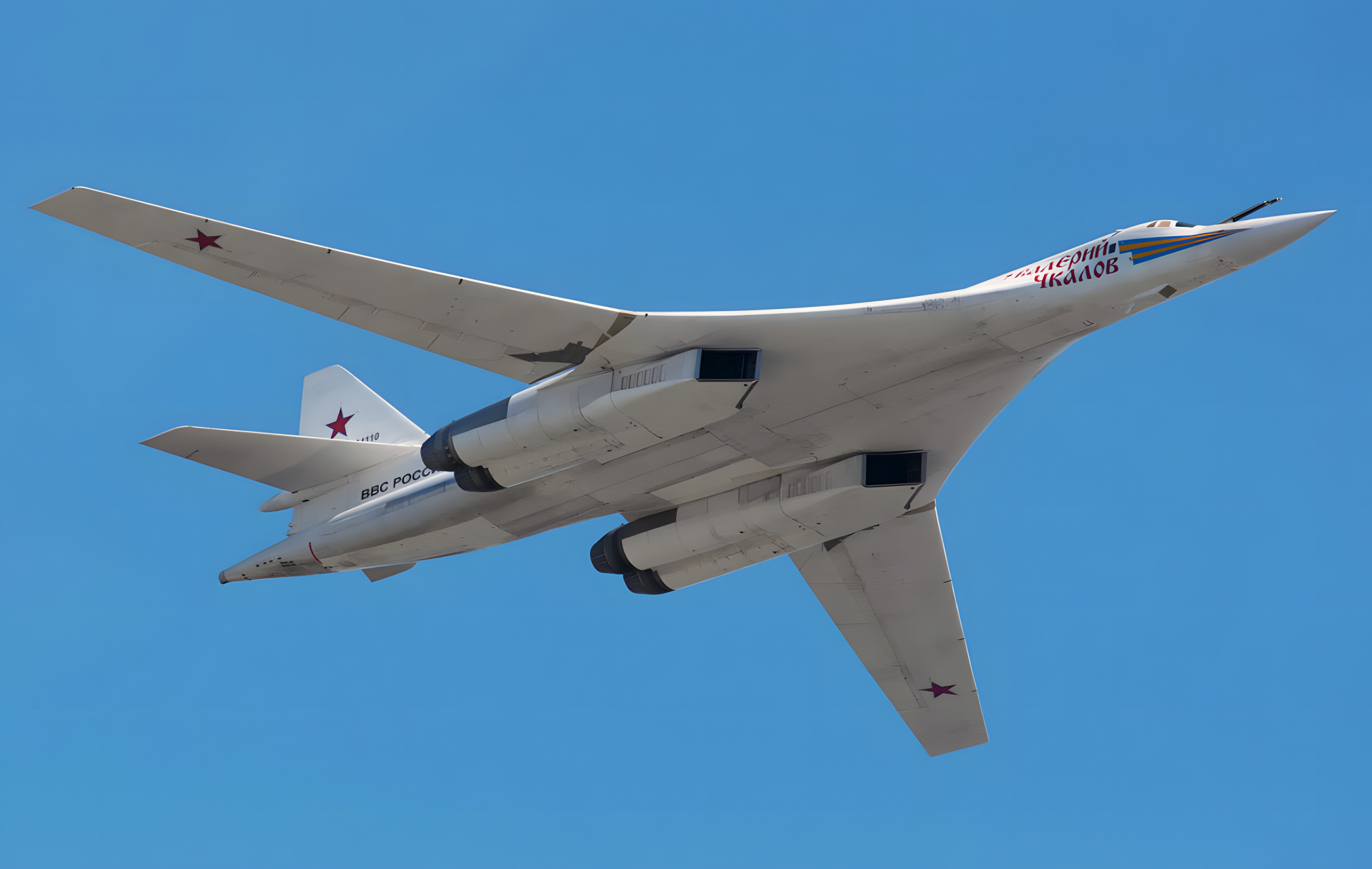 图-160m:苏制轰炸机的升级版图-160m拥有无与伦比的2马赫速度并装备