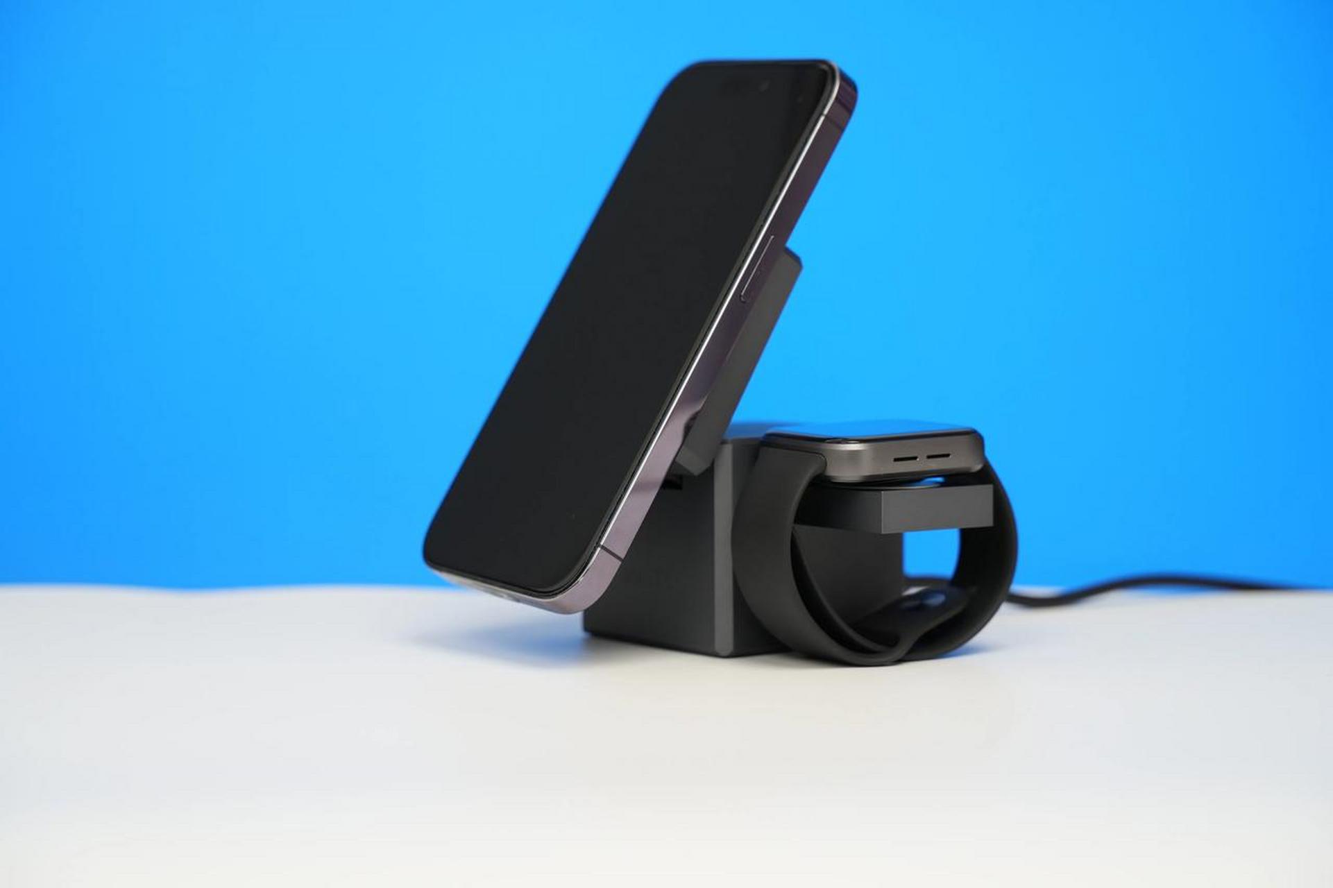 安克全新无线磁吸充电器来了,anker三合一磁力魔方,能同时充手机//手