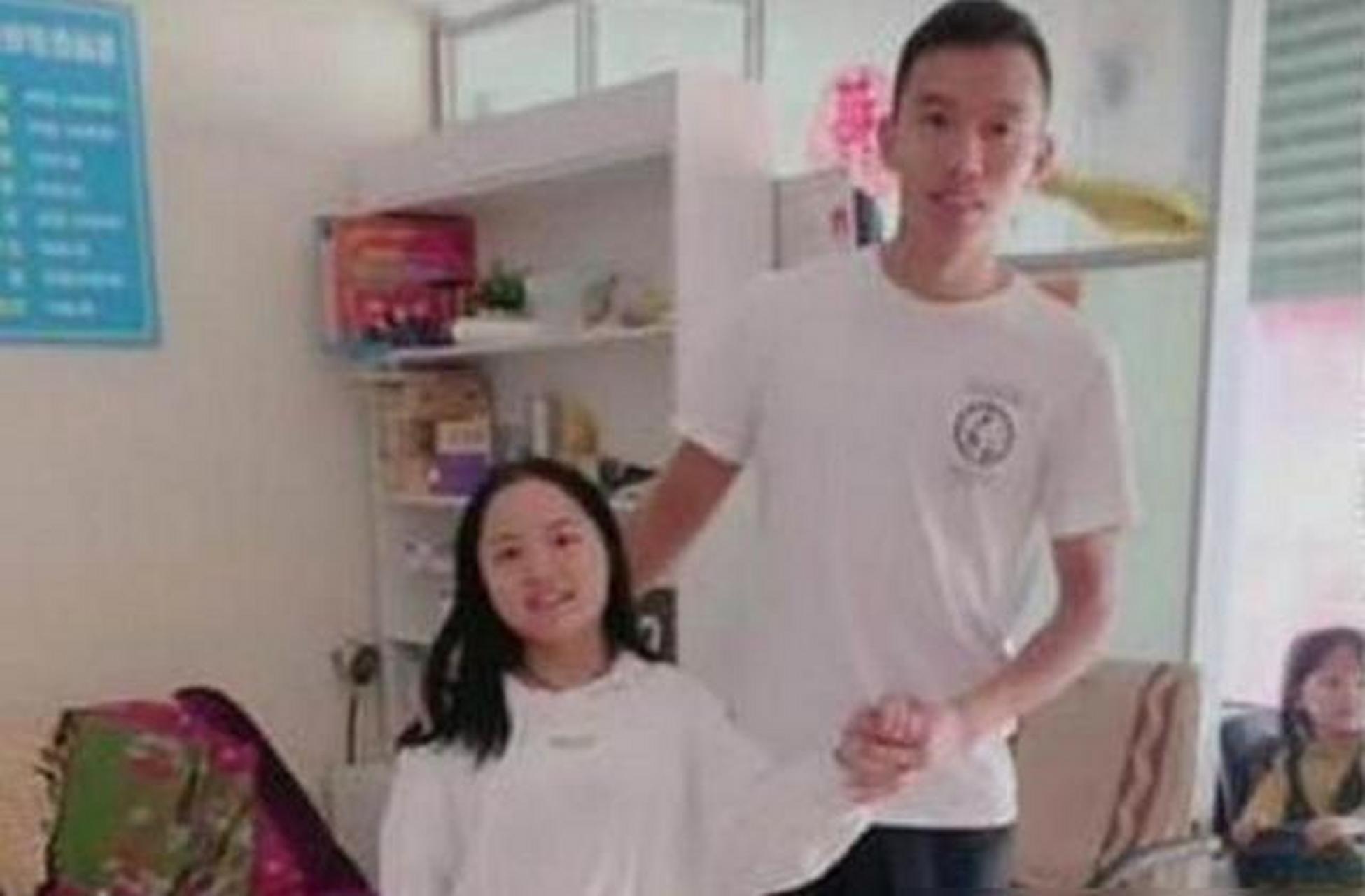 坐标成都,长相小巧精致的"袖珍女"侯丽君身高仅有1.