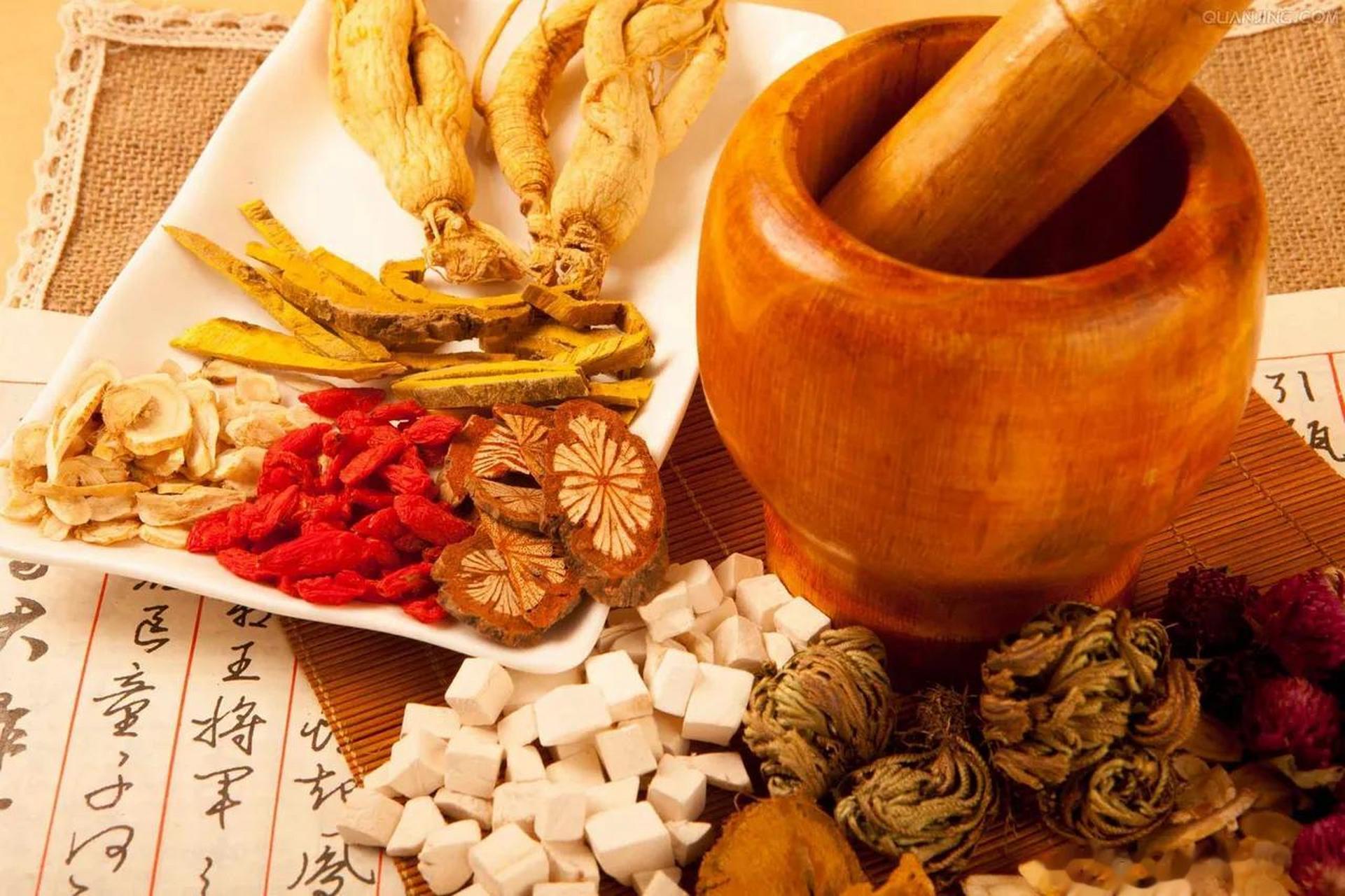 养肝护肝的六种中药:1. 枸杞子——滋补肝肾,益精明目.2.