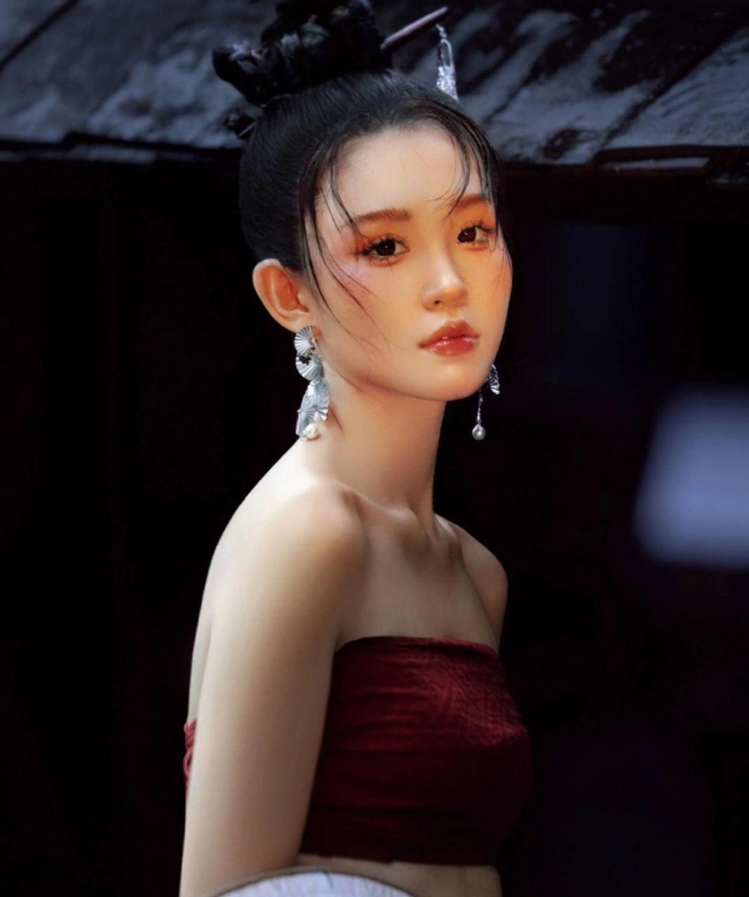 美人不在话下,妩媚高贵傣族服饰美女 #娱乐最前沿