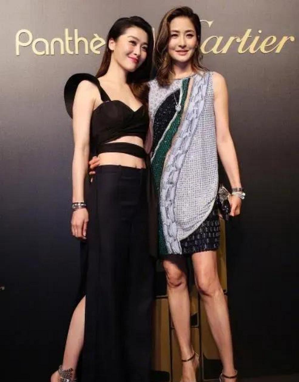 周丽淇黑色礼服,人美就是好看