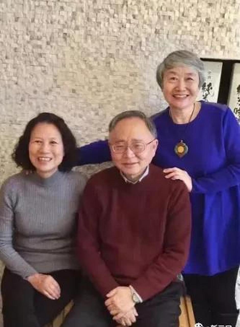 领动计划# 谢小沁是谢富治女儿,她长相出众,活泼可爱,曾是哈军工校园