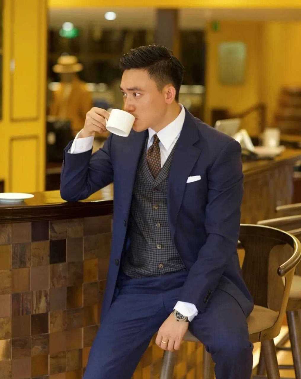 三十岁过后,请多穿西装 衣着得体是成熟男人的标配[泡泡枪] 而西装