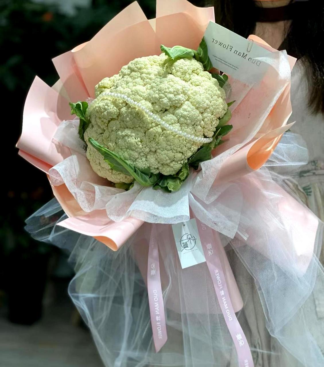 老公在三八女神节送给我一份特别的礼物——一颗花菜!