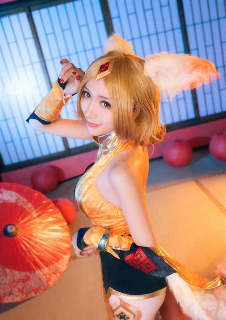 这位coser妹子演绎的妲己这个角色,完美的向大家展现了妲己应有的