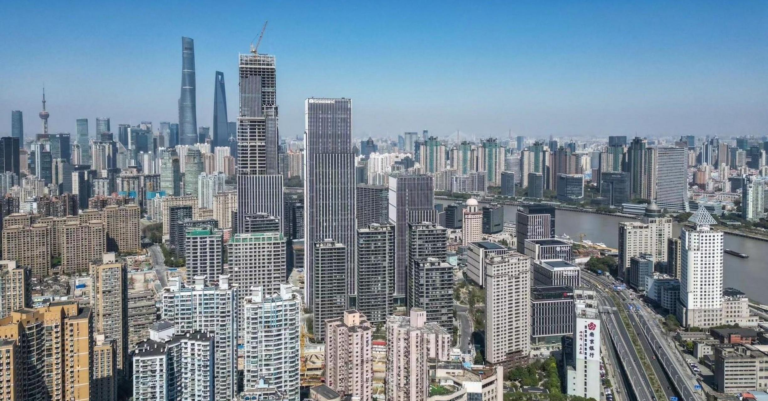 航拍上海市区,被巨大的城市规模所震撼,还有更加震撼的-就是城市建筑