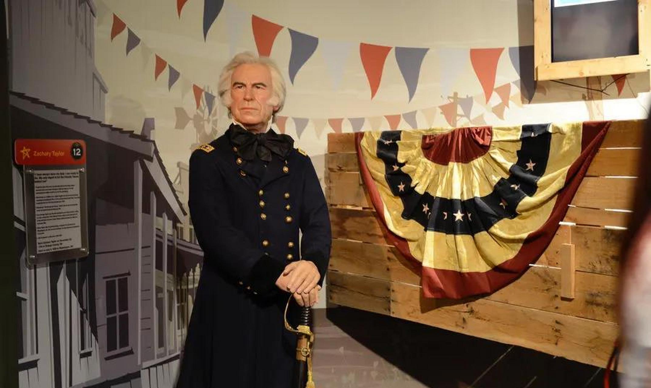 1799年,67岁的美国总统华盛顿奄奄一息的被两位医生死死按在手术台