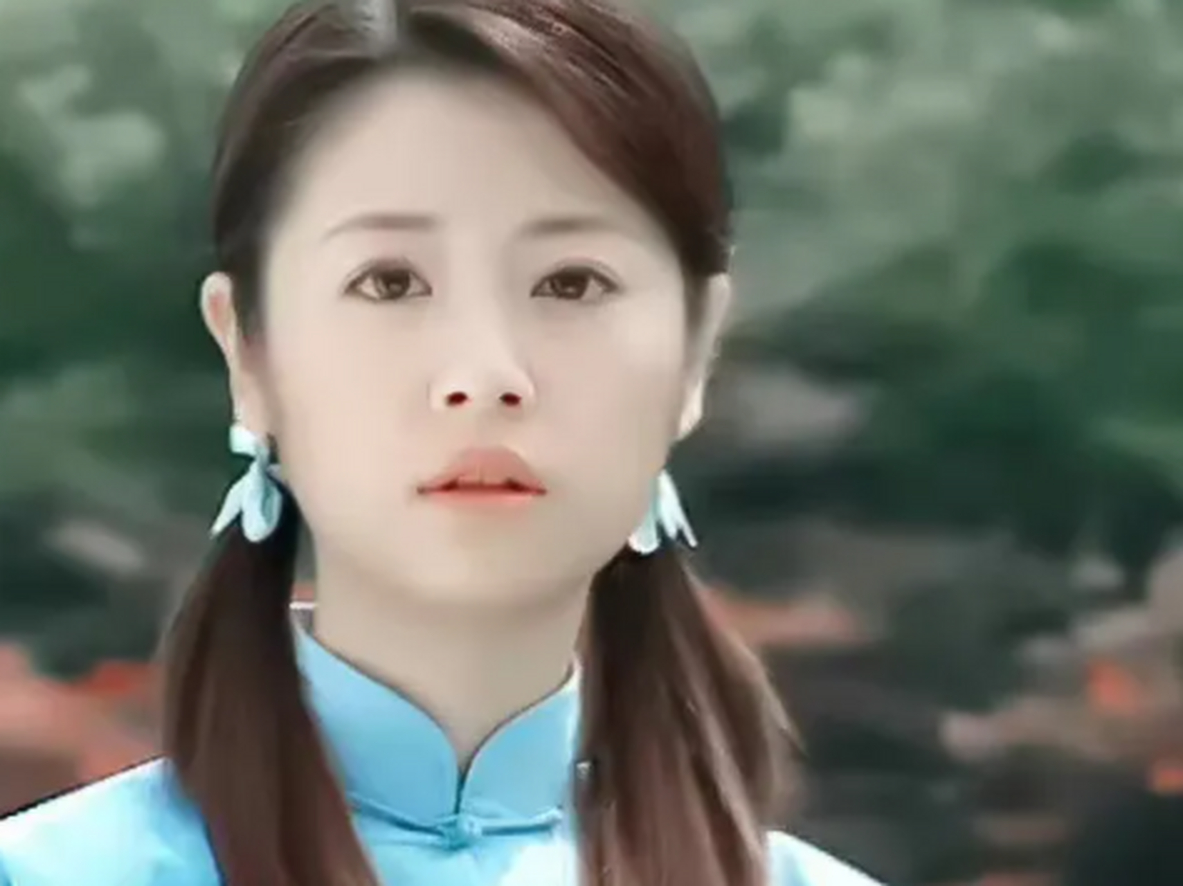 如萍的每一件衣服都好好看啊 如萍开场以学生装亮相,非常清纯.