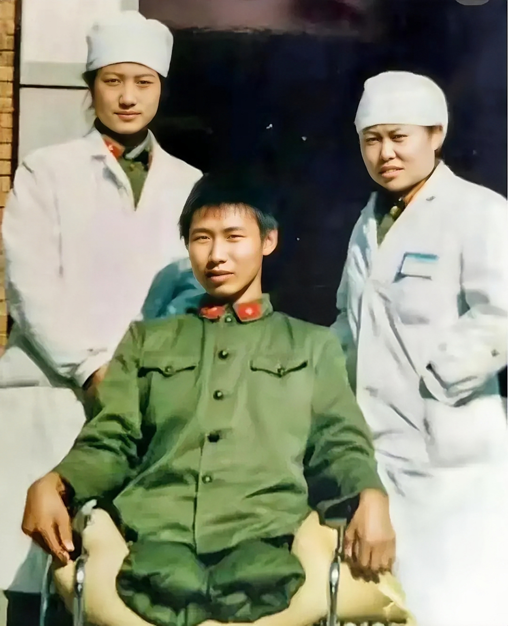 他是"钢铁战士"刘庄,在老山前线执行任务时不幸触雷,遭受了人生中巨大