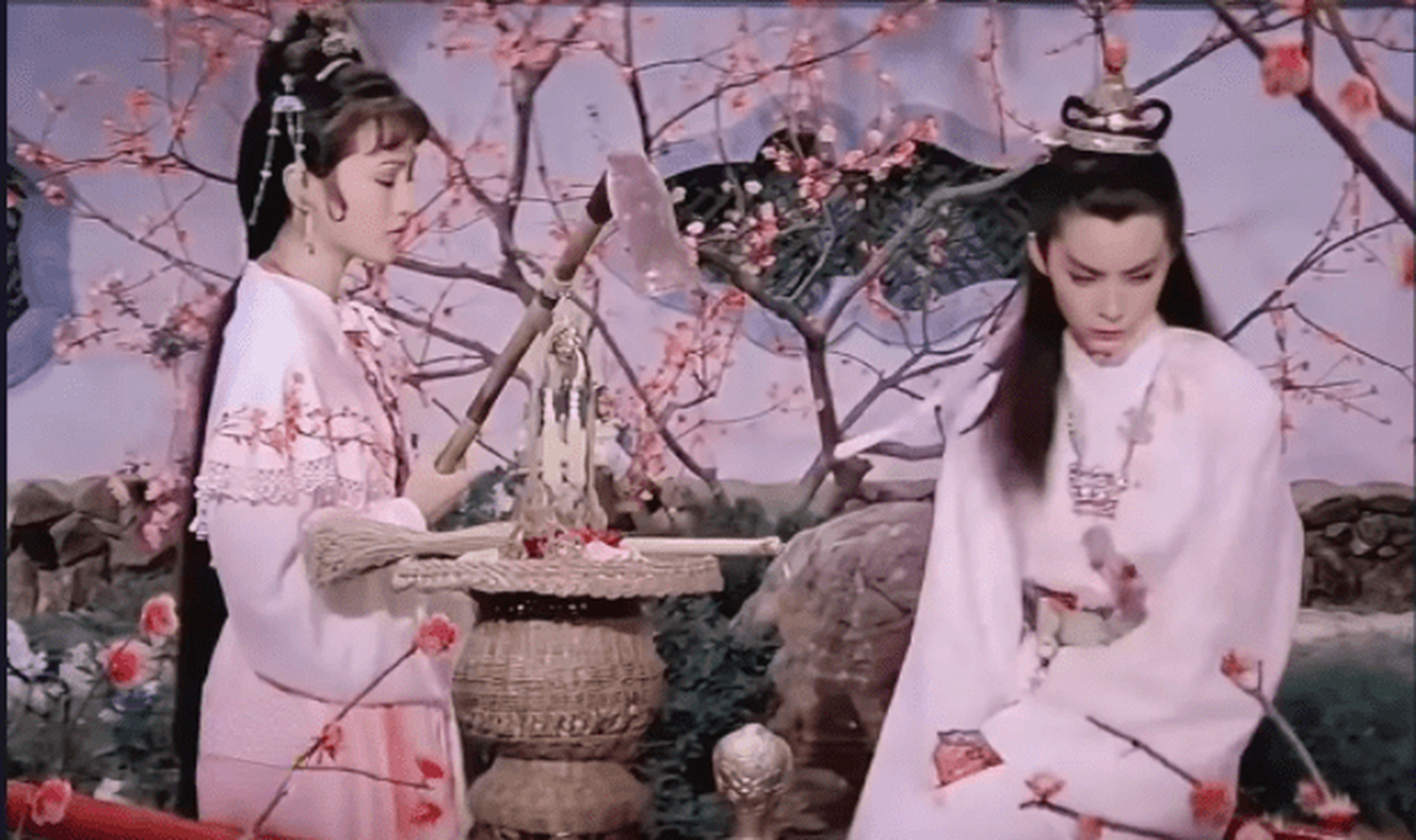 看到林青霞的宝玉,真的有种雌雄莫辨的美,很多人说一直get不到她的美