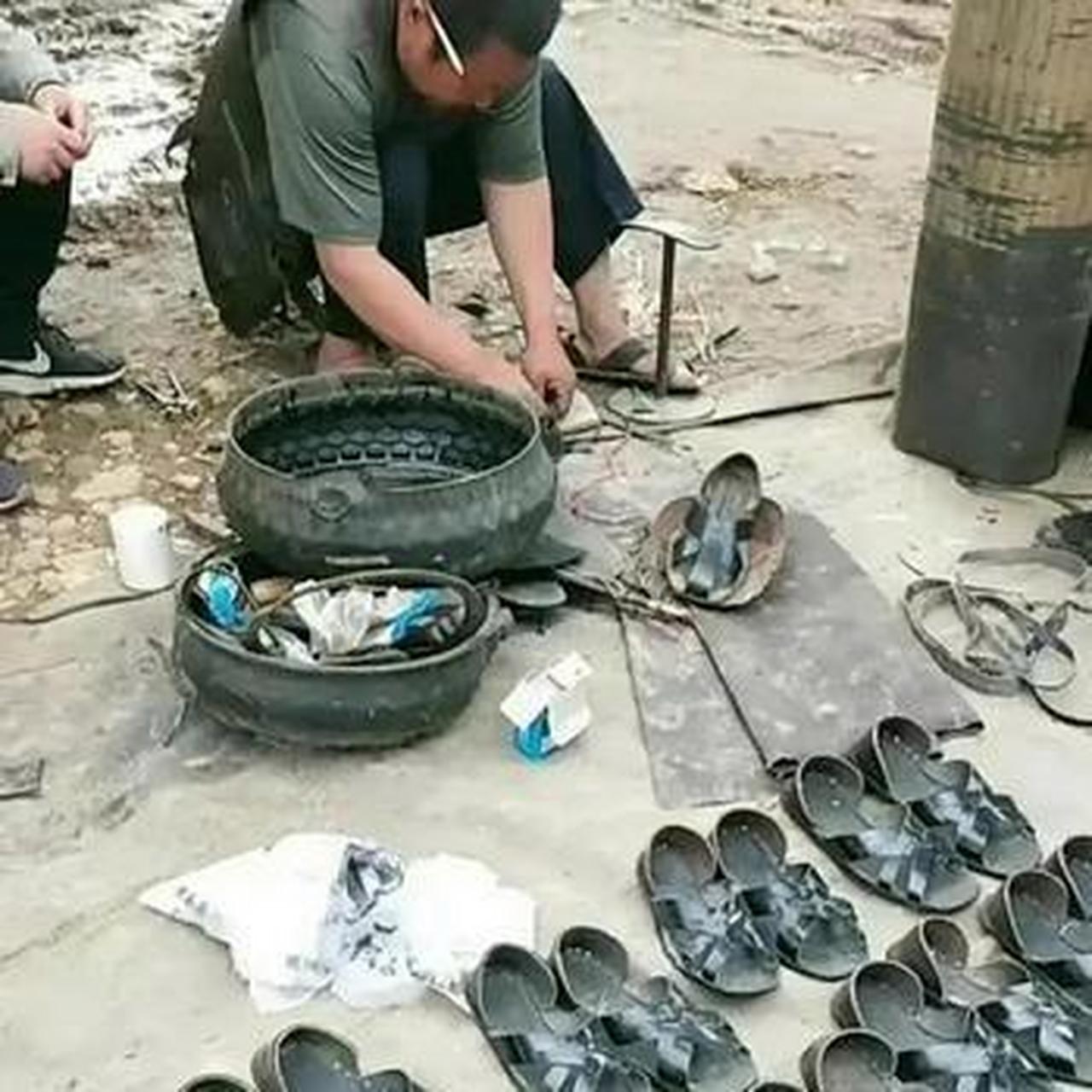 这轮胎做的凉鞋,估计要穿一辈子吧!