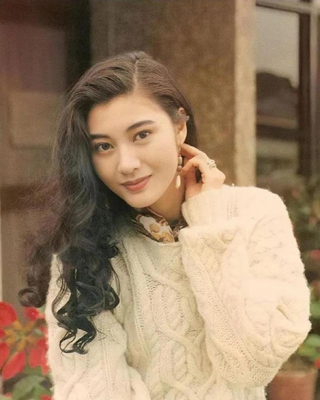 年轻时的李嘉欣,清纯美女,就连哭都那么美