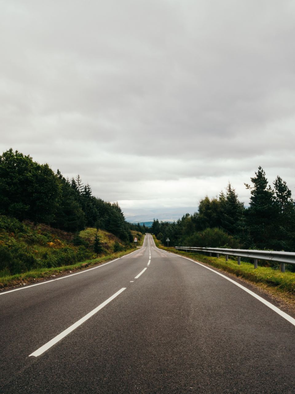 阴天公路图片